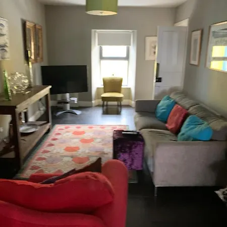 The Town House * كِليبيغْز