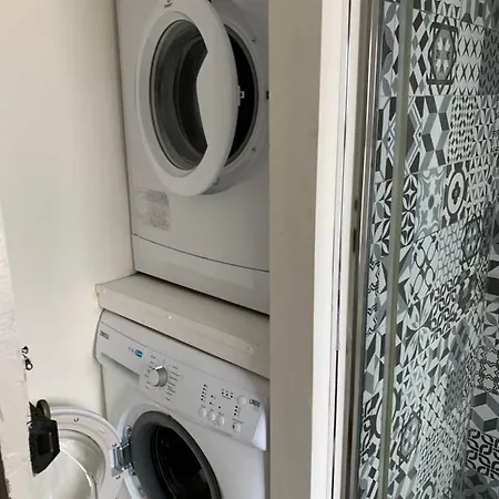 The Town House كِليبيغْز