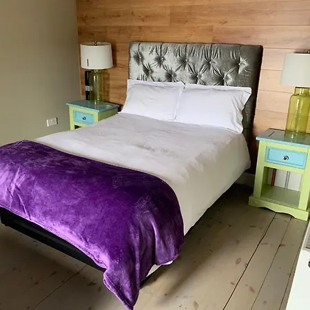 The Town House * كِليبيغْز